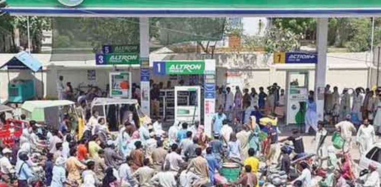 Petroleum dealers threaten strike against deregulation of petroleum prices