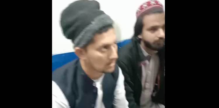 Three police personnel robbed at gunpoint in Peshawar