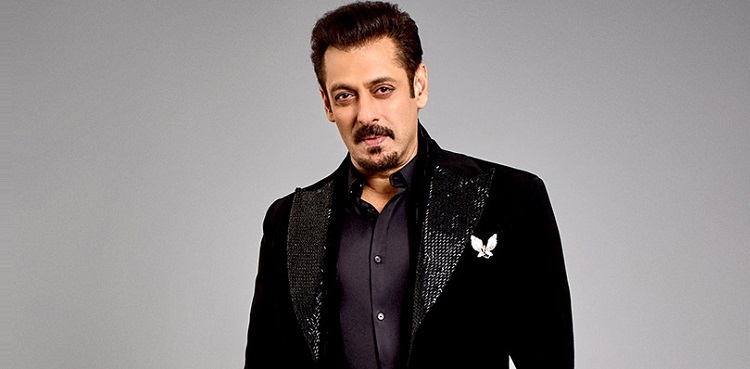 Forget Valentines; Salman Khan celebrates 'familitines' day