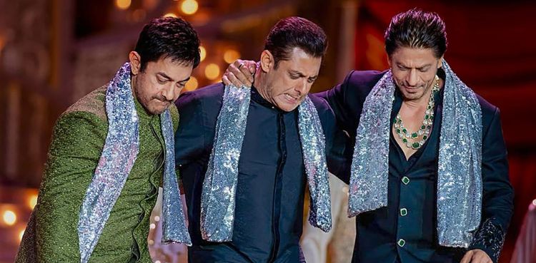 SRK, Salman Khan visit Aamir Khan ahead for his birthday-Watch