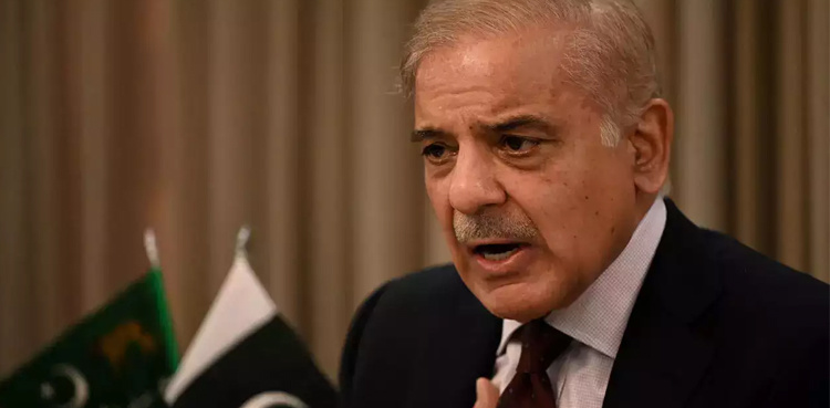 PM Shehbaz orders inquiry into reduction of private Hajj quota