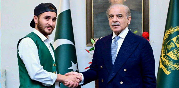 PM Sharif meets footballer Muhammad Riaz, grants Rs2.5m aid