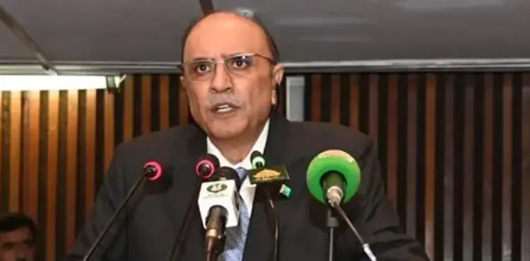 President Zardari commends security forces for foiling terrorists' infiltration bid