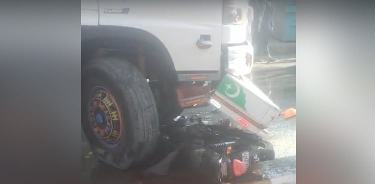 Karachi: Pregnant woman, husband die as water tanker runs over motorcycle