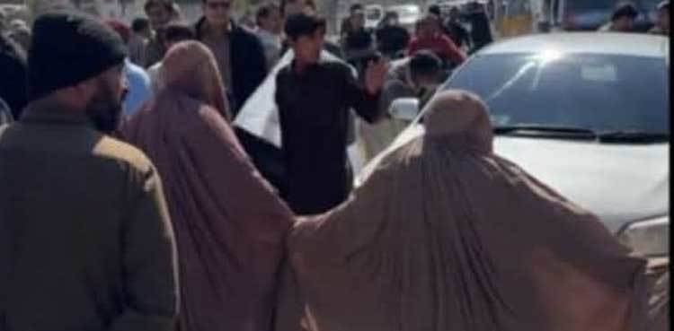 Women protest, block road against gas loadshedding in Mardan