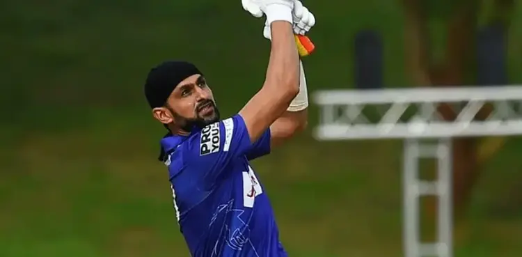 Shoaib Malik receives flak for playing PSL 10 at 43