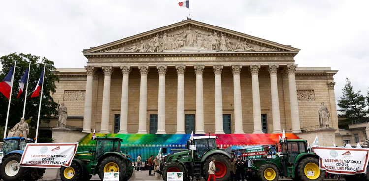 Tractors in Paris to protest EU’s trade deal with South America