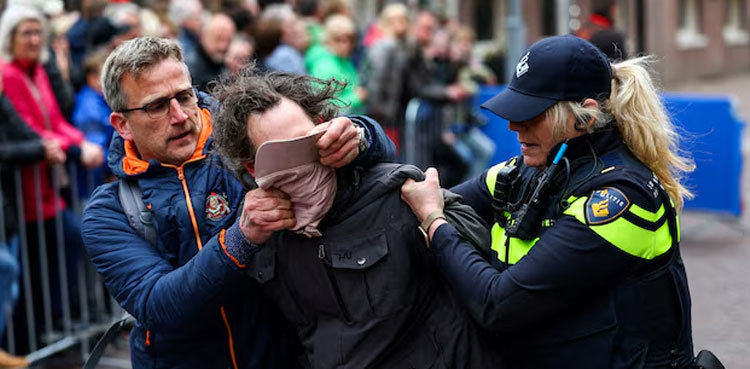 Dutch police arrest pro-Palestine protesters