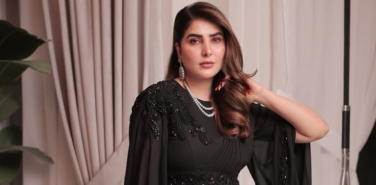 Areeba Habib has some advice for single girls