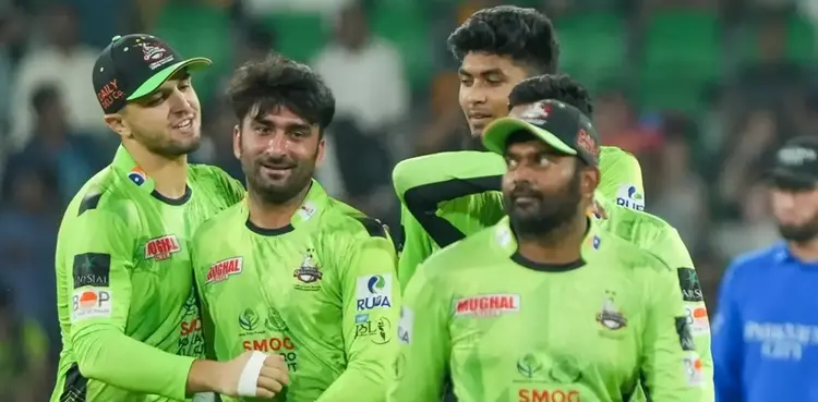 Qalandars thrash United to qualify for PSL 10 final