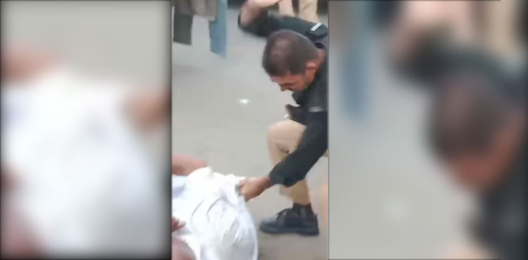 Two police officers suspended for assaulting vendor in Karachi