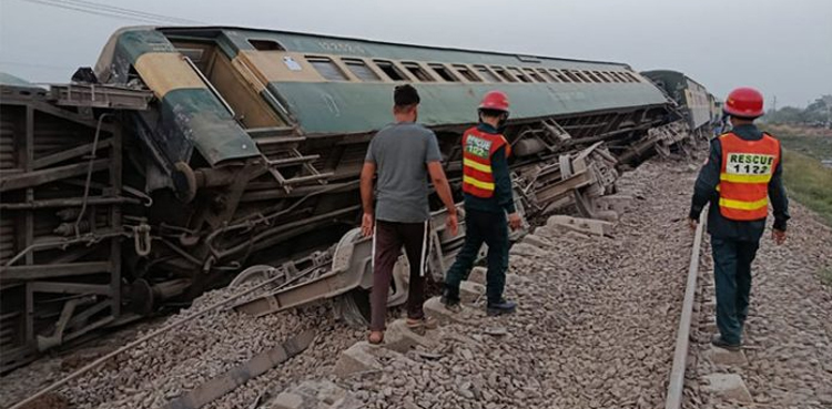 At least 25 injured as train derails near Faisalabad