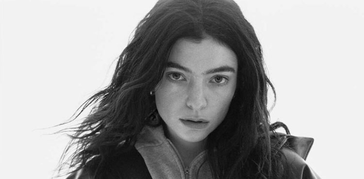 Lorde launches Glastonbury festival with unannounced performance