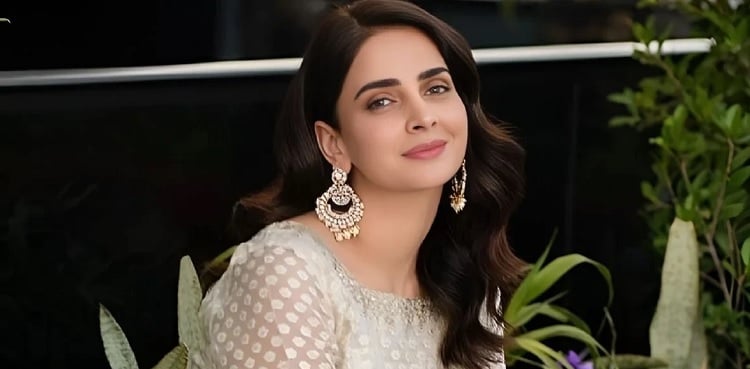 Saba Qamar takes a break from glam this Eid; Here's why!