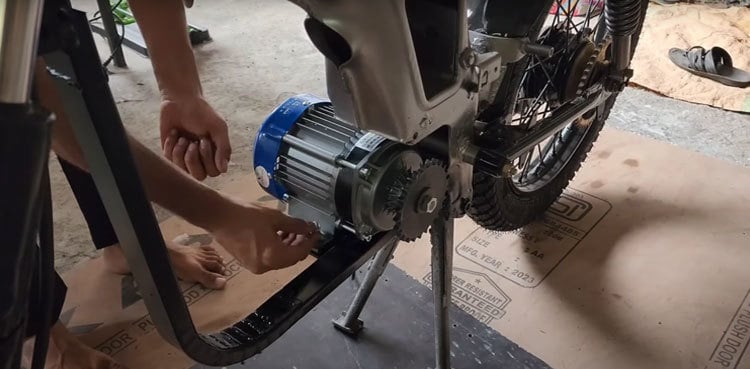 Govt announces Rs100,000 cash reward for motorcyclists; here's how to get it