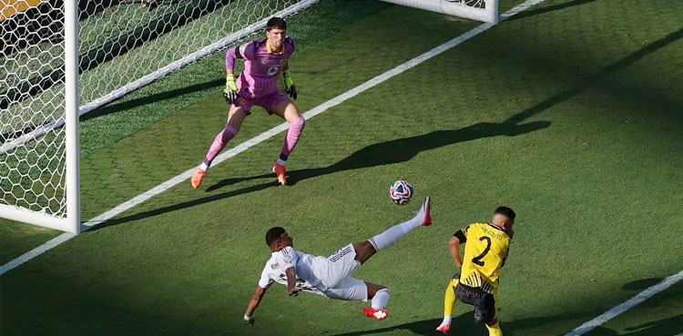 Real Madrid survive Dortmund scare to reach Club World Cup semis