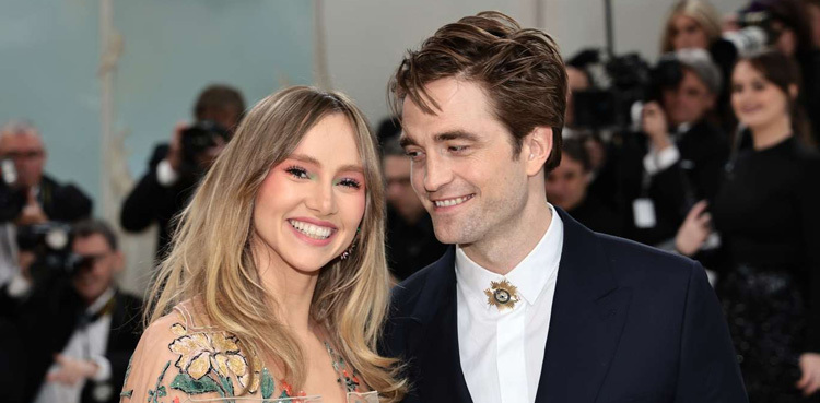 Suki Waterhouse was hospitalized after developing hernia?