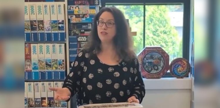 Washington's puzzle collecting lady breaks world record