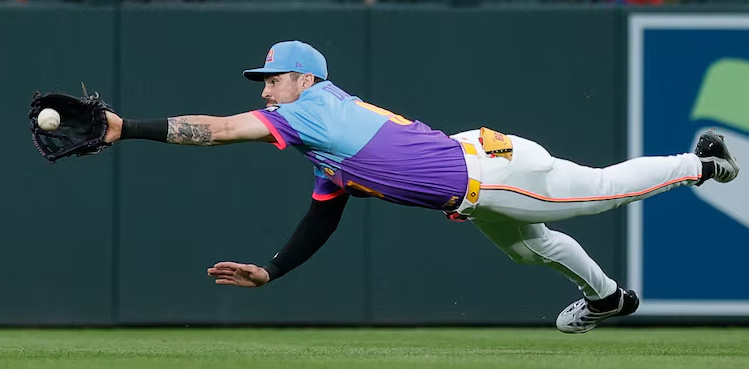 Swanson belts 2 HRs, drives in 6 as Cubs rock Rockies