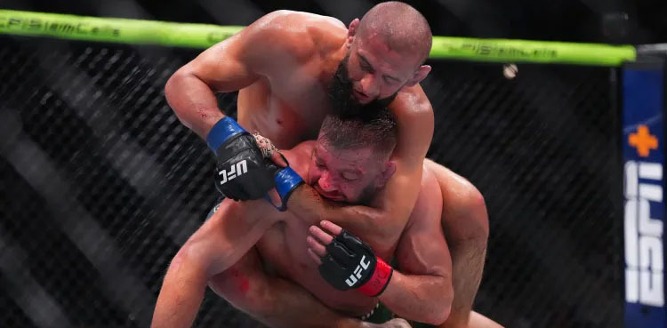 UFC 319 results: Khamzat Chimaev turns octagon into 'wrestling clinic' against Du Plessis