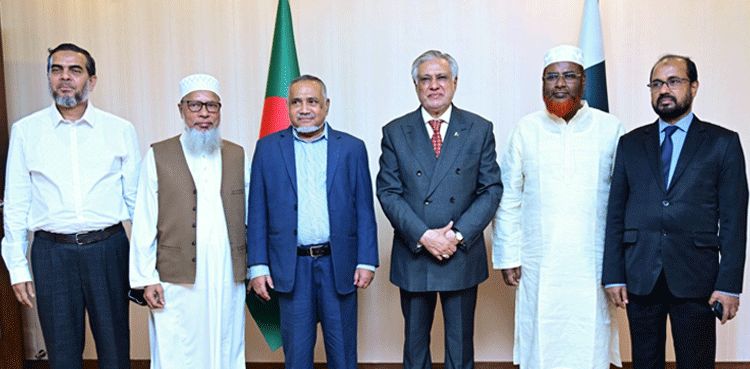 Ishaq Dar holds meetings with Bangladesh's political leadership