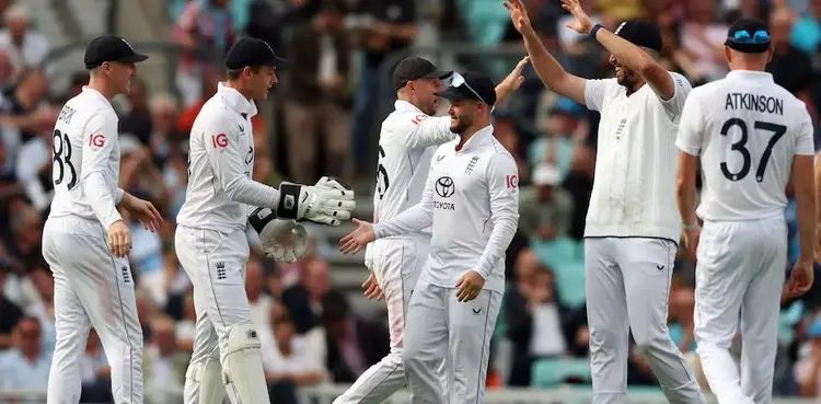 England in driving seat as India reach 204-6