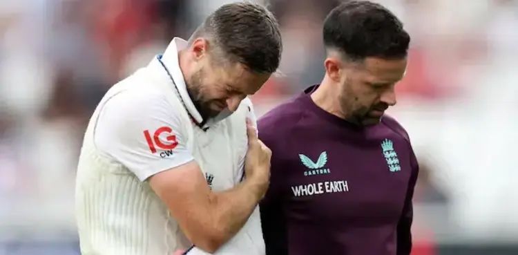 Woakes may opt for rehab over surgery in race to be fit for Ashes