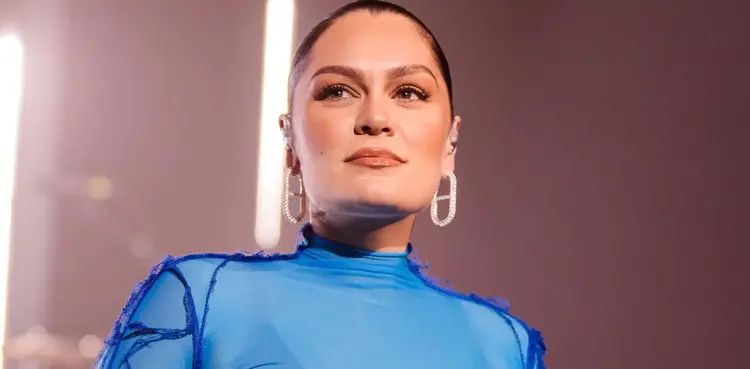 Jessie J reveals she's been rushed to hospital with an infection