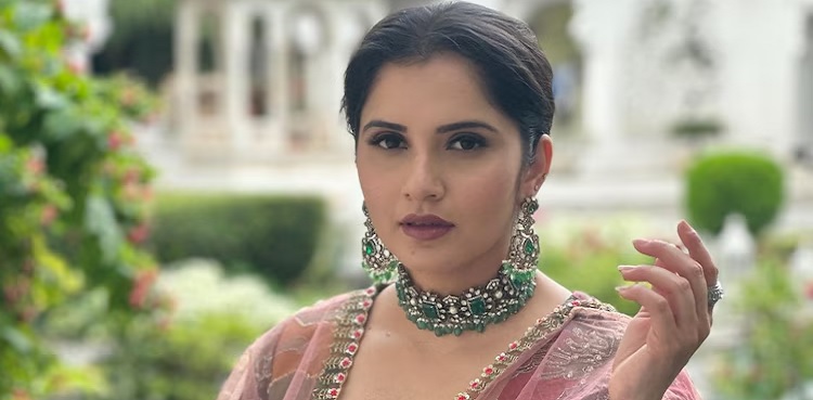 Sania Mirza jumps on viral trend - Watch