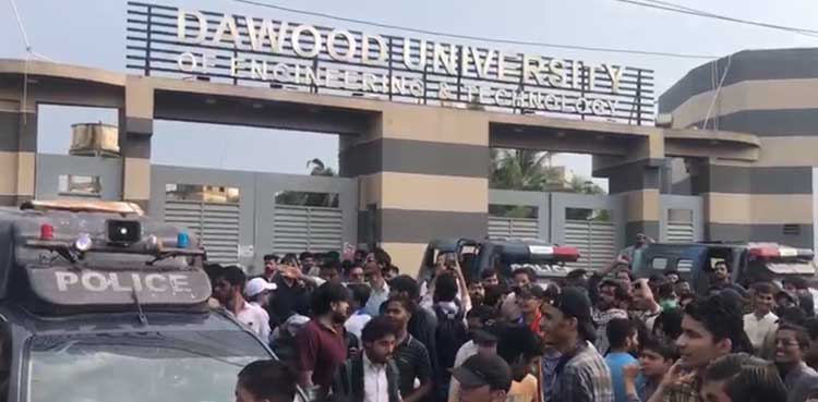 IJT protest against students' rustication by DUET causes traffic jam