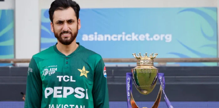 Asia Cup 2025: Pakistan captain Salman Agha left alone in trophy shoot