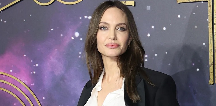 Angelina Jolie debuts striking hair transformation - a blonde bob!
