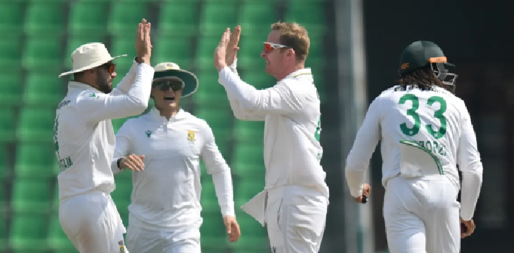 Muthusamy gives South Africa glimmer of hope as Pakistan bowled out for 167