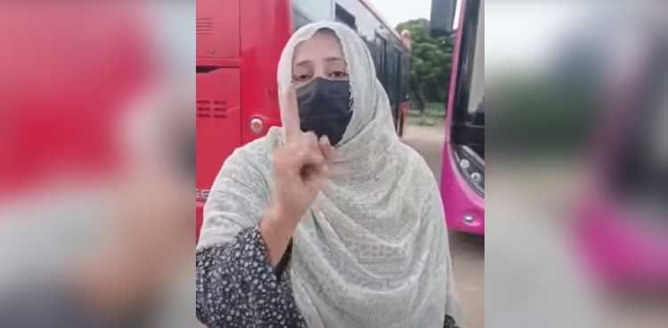 WATCH: Fired Pink Bus female conductor stages unique protest in Karachi