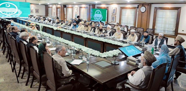 Punjab CM hands over sealed mosques to Mufti Muneeb following ban on TLP, announces Rs25,000 monthly for Imams