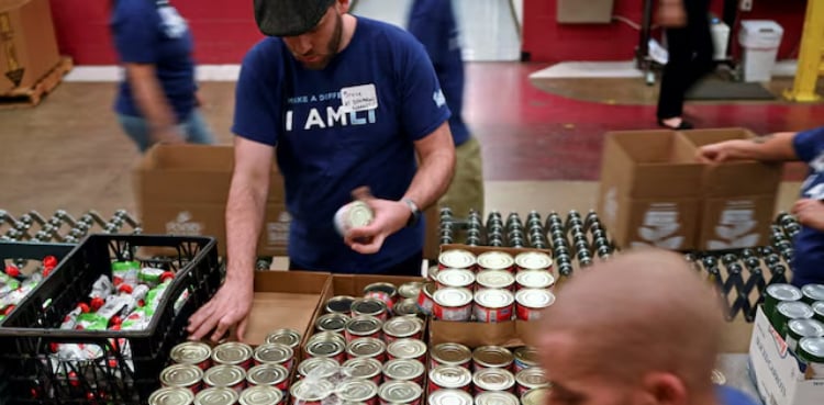 US food banks brace for surge as shutdown threatens benefits