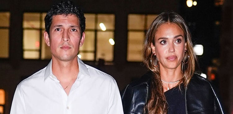 Jessica Alba soft-launches boyfriend Danny Ramirez in dreamy Australia getaway photos Jessica Alba soft-launches boyfriend Danny Ramirez in dreamy Australia getaway photos