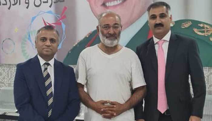Mushtaq Ahmed released from Israeli detention, confirms Ishaq Dar