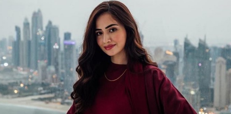 Sana Javed warns fans