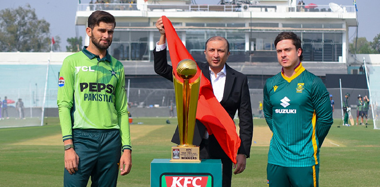 Pakistan opt to bowl against South Africa