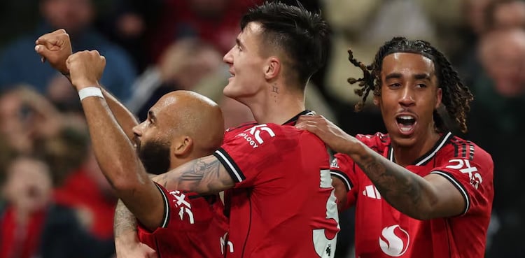 Manchester United swings into red