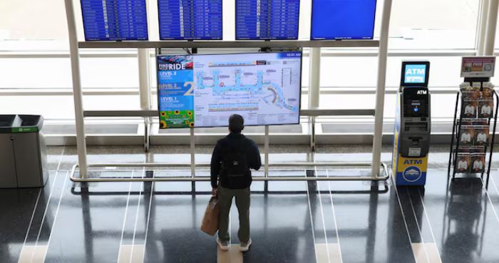 Flights to Washington's Ronald Reagan airport briefly paused following DC shooting, authorities say