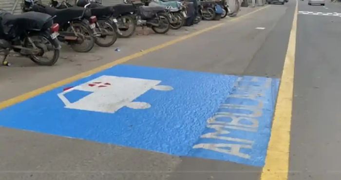 WATCH: Karachi gets first dedicated ambulance lane in Saddar