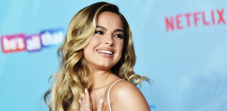 Addison Rae forgets to remove an AI line in a sweet Grammy note