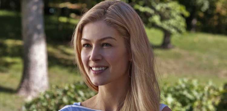 Tom Cruise encourages Rosamund Pike ahead of her role in 'Gone Girl'