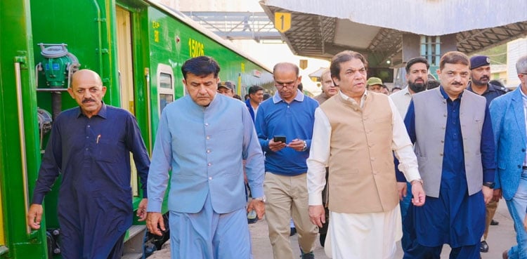 “Karachi is Pakistan railways’ hub”: Hanif Abbassi reviews upgraded Cantt station