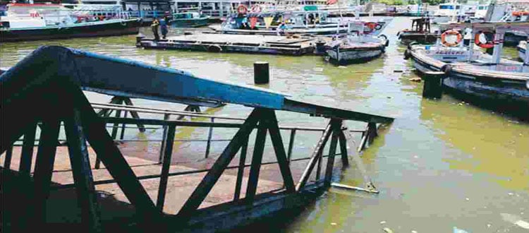 Woman killed, several injured in Karachi boat collision near Kemari