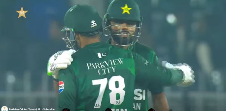 Pakistan beat Sri Lanka to clinch tri-nation series