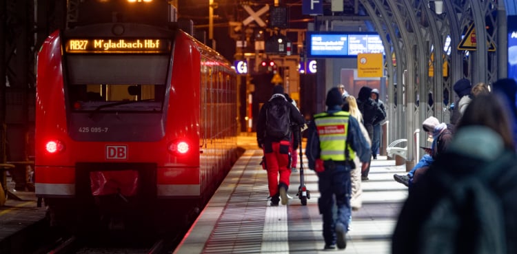 Schools, Stations Receive Threats in Germany