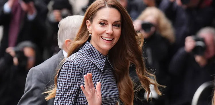 Princess Kate returns to Anna Freud charity in polished winter outfit